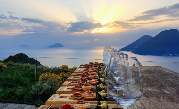 Tour Isole Eolie: mare cultura gusto